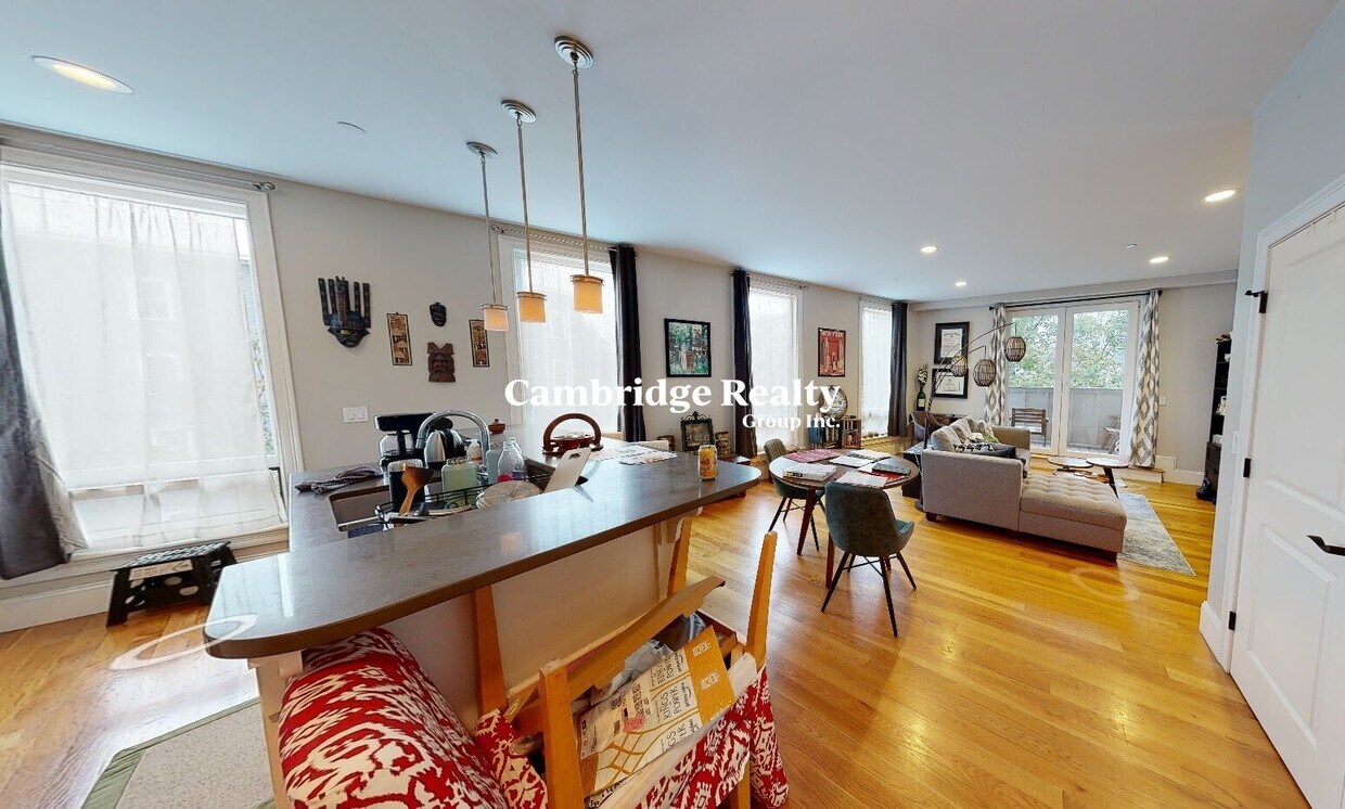 Primary Photo - 168 Hampshire St