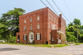 Building Photo - 203 W Liberty St