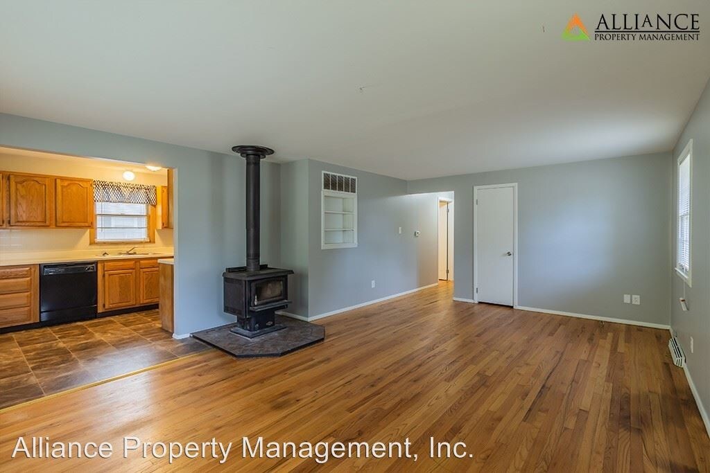 Foto principal - 3 br, 2 bath House - 2421 Brockman St