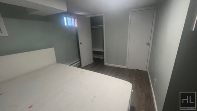 Building Photo - 2 LARGE BEDROOM FOR RENT ( THIS IS A BASME...