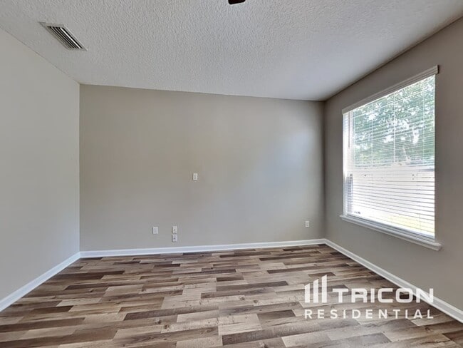 Building Photo - 156 Tollerton Avenue