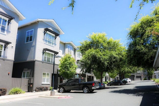 Building Photo - The Meadows at Fountaingrove
