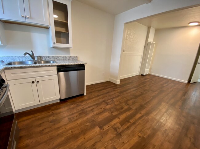 Building Photo - 426 Cortes