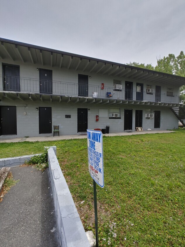 Primary Photo - 725 Eaverson St