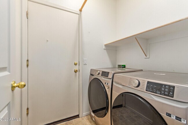 Foto del edificio - 4511 W T Ryan Ln