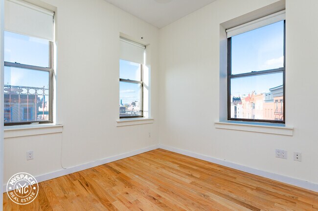 Foto del edificio - 591 Franklin Ave