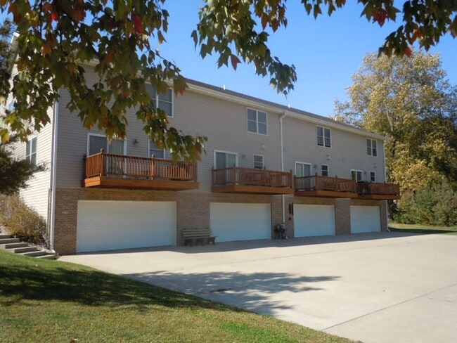 Building Photo - 2011 Park St