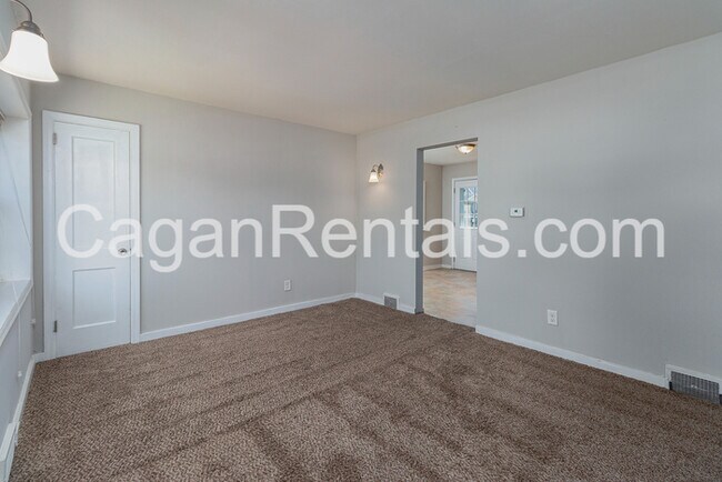 Foto del edificio - 246 Creek Rd
