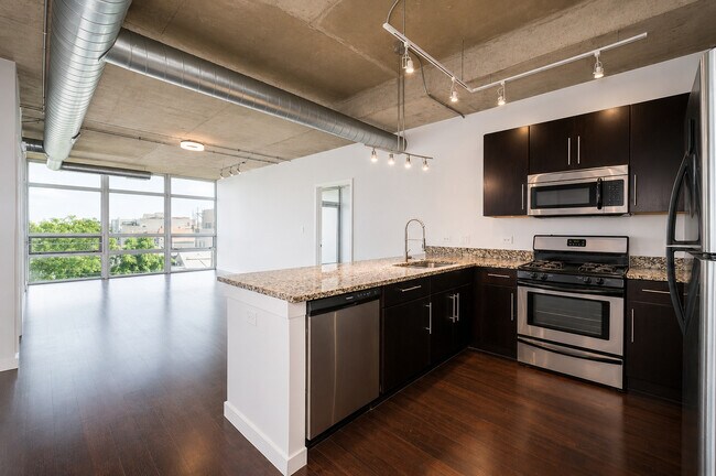 Foto del edificio - 1610 W Fullerton Ave