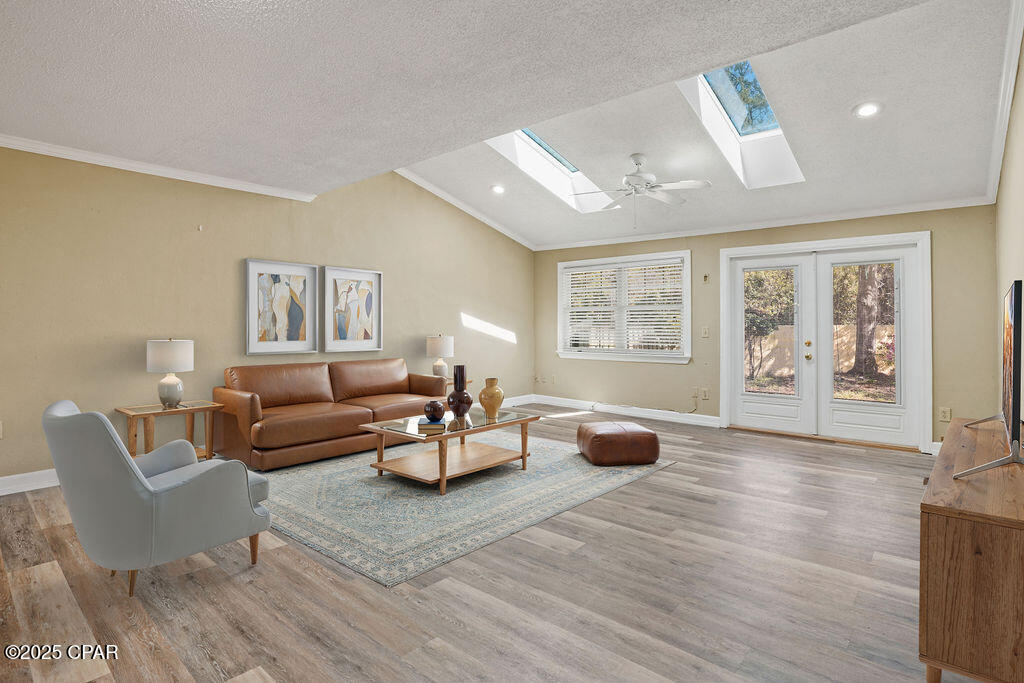Foto principal - 1025 W 19th St
