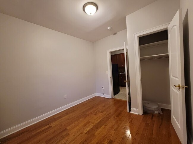 Building Photo - 416 53rd St
