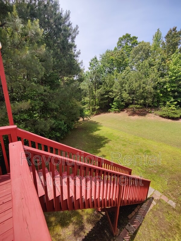 Building Photo - 233 Sumac Tr
