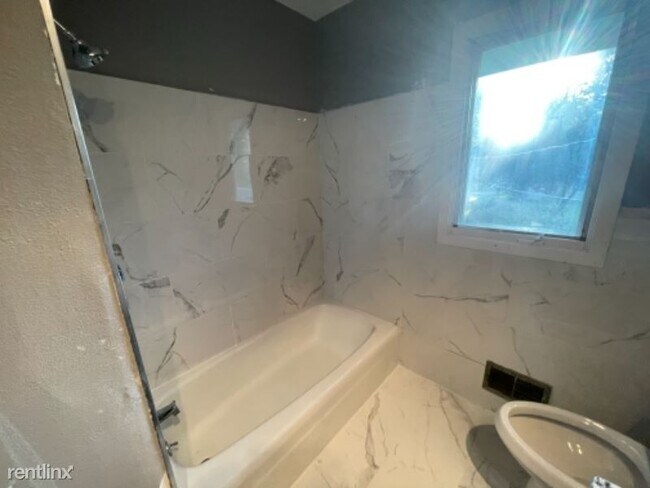 Building Photo - 5 br, 3 bath House - 4733 Winnetka Ave N
