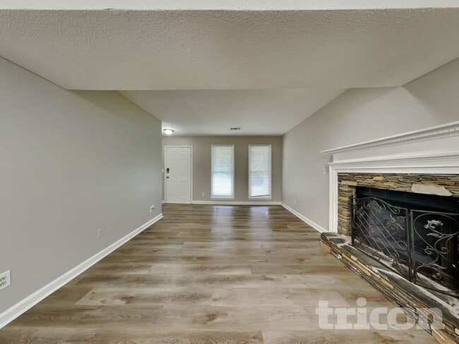 Foto del edificio - 39 Pine Grove Cir