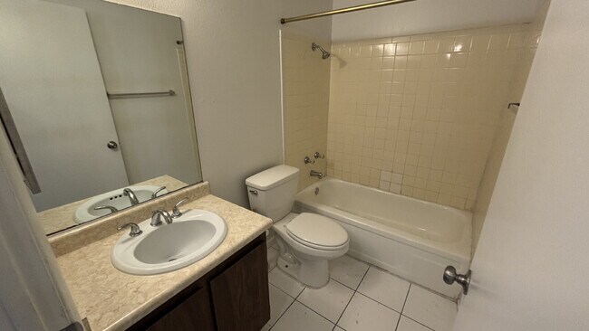 Building Photo - First Floor 2-bed, 2-bath, no carpet here!