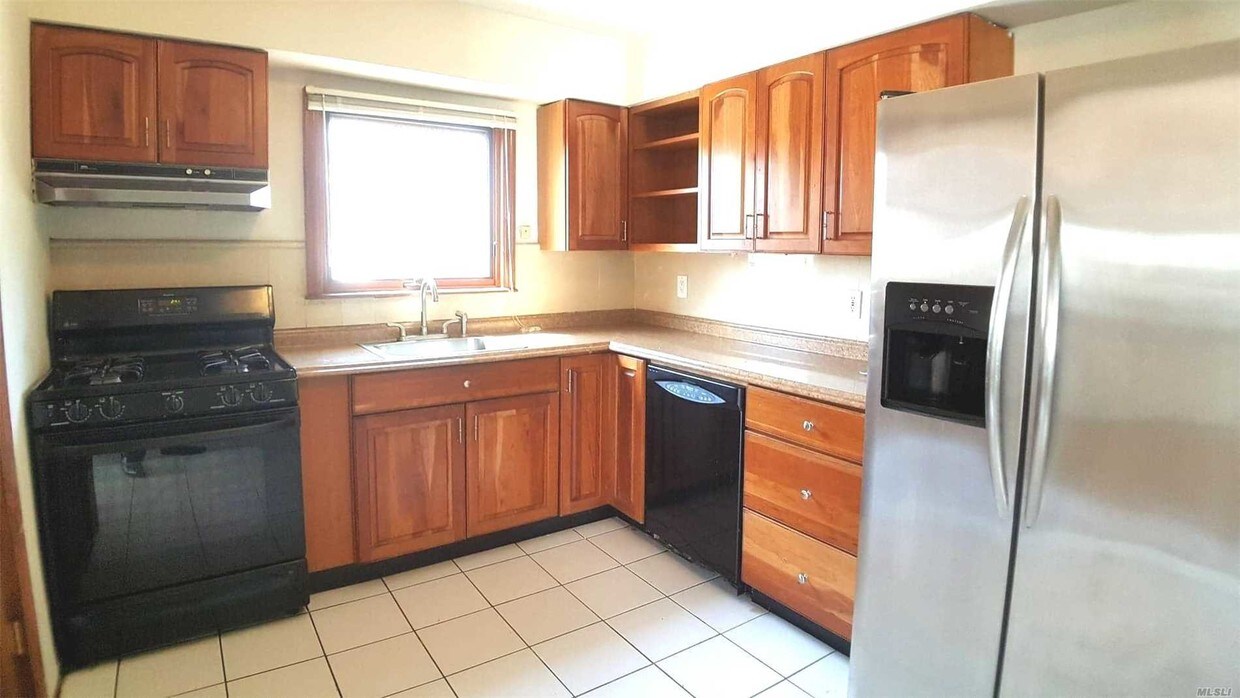 Foto principal - 188-03 42nd Ave