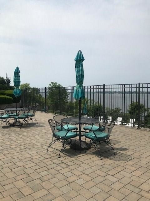 Foto del edificio - 37 Bullocks Point Ave