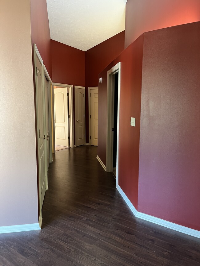 Building Photo - 361 Village Pointe Dr