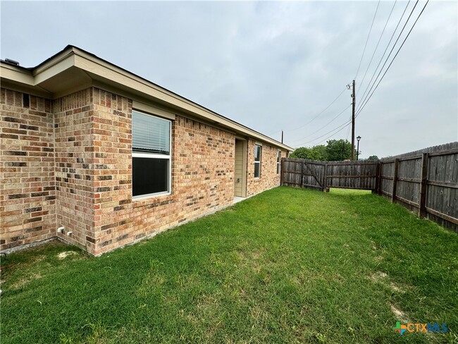 Building Photo - 1614 Tejas Trail