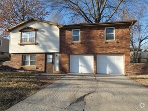 Building Photo - 5220 NE 57th St