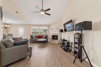 Building Photo - 8123 Solara Bend Ct