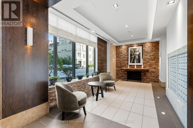 Building Photo - 1215 Bayly St