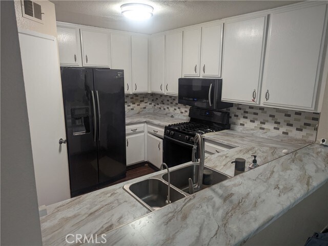 Foto del edificio - 22182 Cedar Pointe