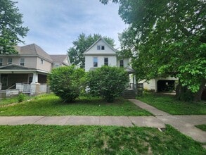 Building Photo - 621 W 15th St