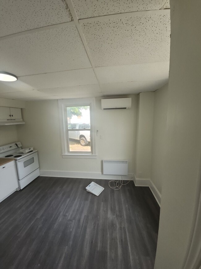 Building Photo - 64 Walker St