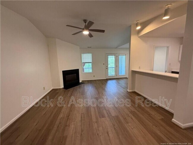 Foto del edificio - 259 Waterdown Dr