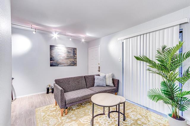 Foto del edificio - 1810 N Garrett Ave