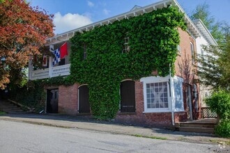 Building Photo - 16 Point St