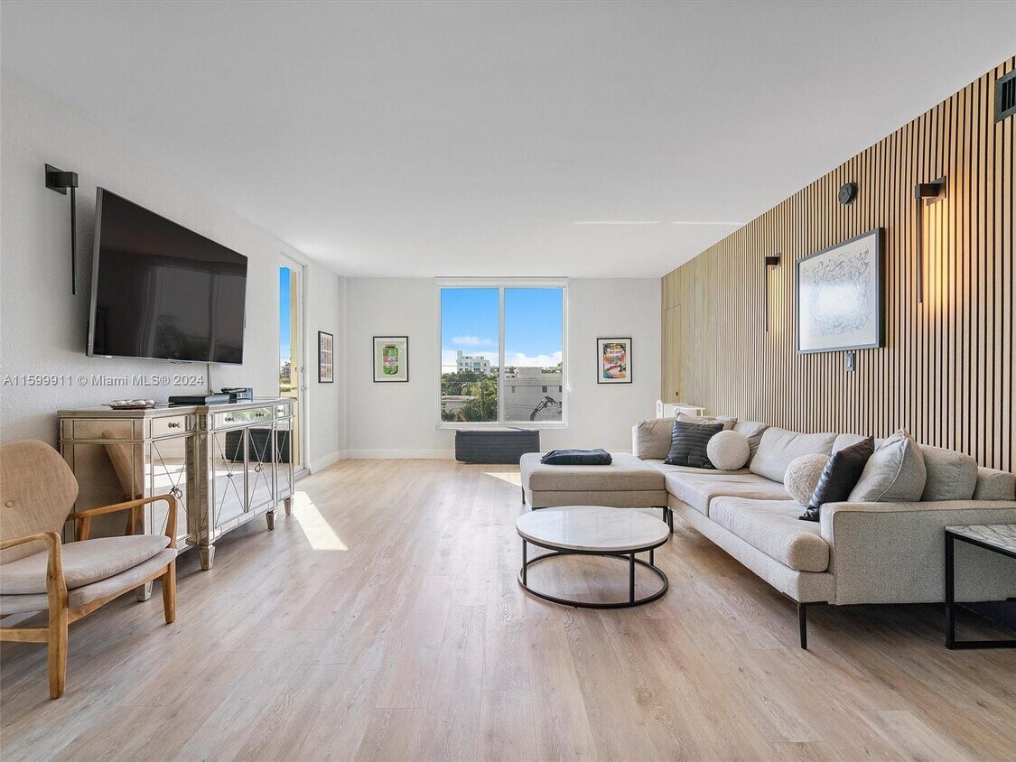Primary Photo - 10350 W Bay Harbor Dr