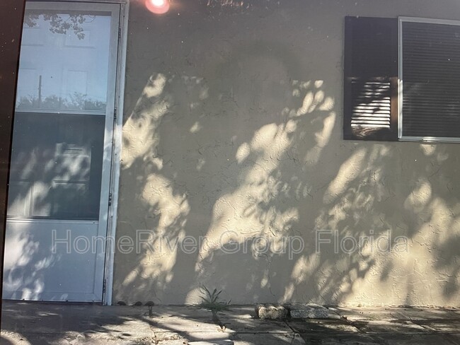 Building Photo - 629 E Rosewood Ln