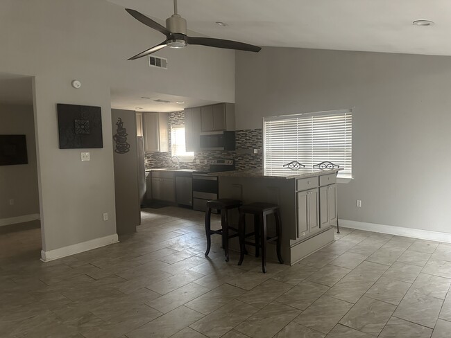 Building Photo - 13822 Chalmette Ave