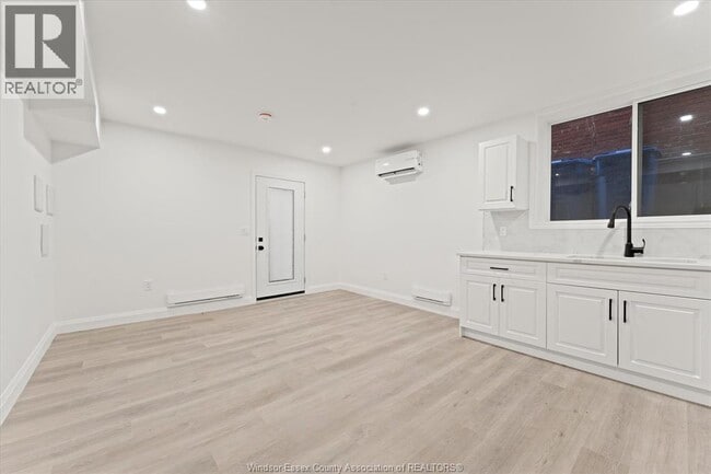 Building Photo - 702 Pierre Ave