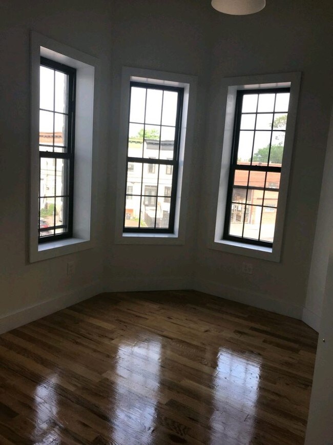 Foto del edificio - 984 Utica Ave