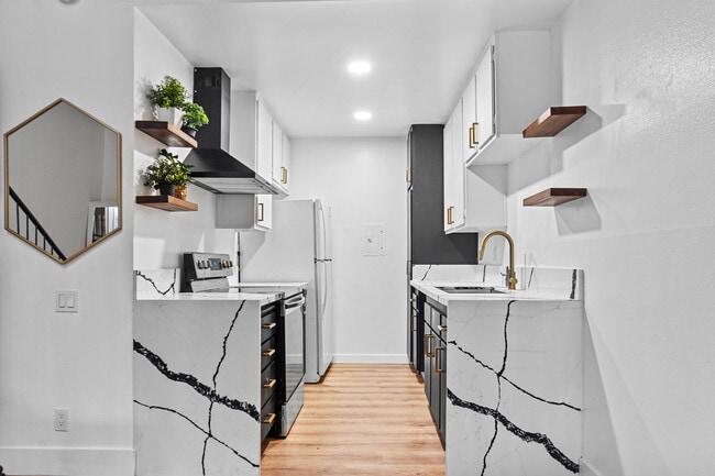 Building Photo - 5460 White Oak