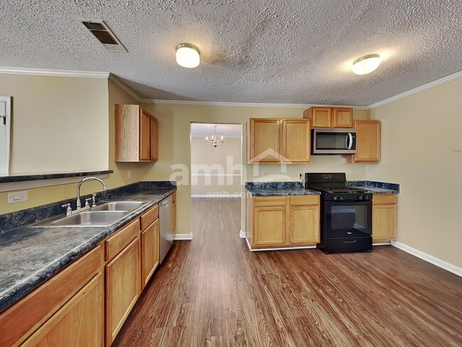 Building Photo - 1642 Village Place Cir NE