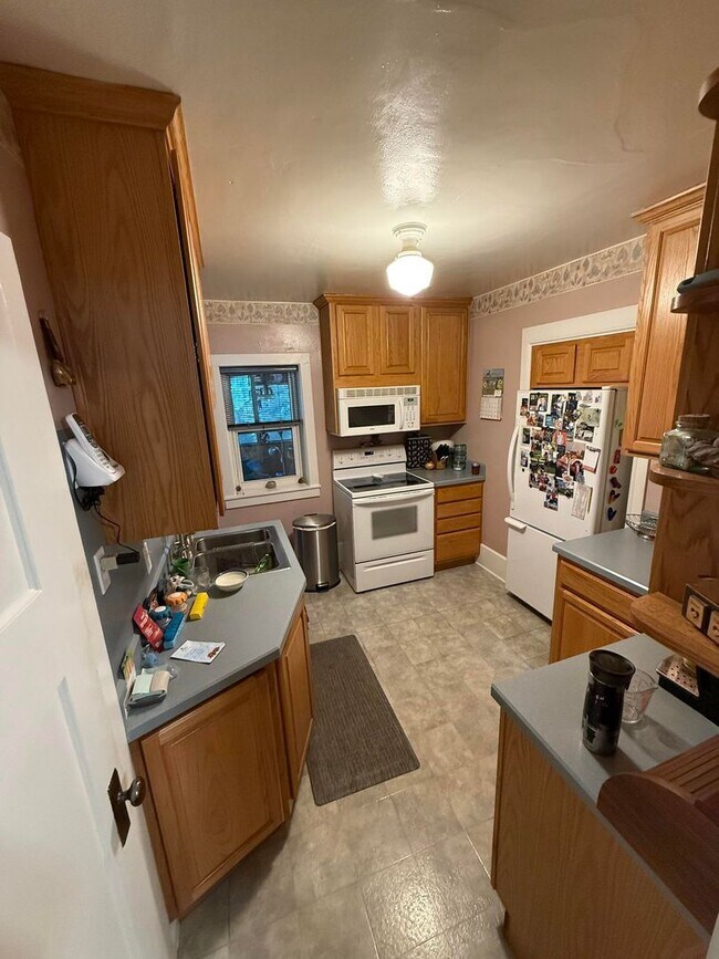 Building Photo - Warm & Furnished 2BR Home Near Billings Cl...
