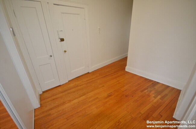 Building Photo - 127 Sutherland Rd