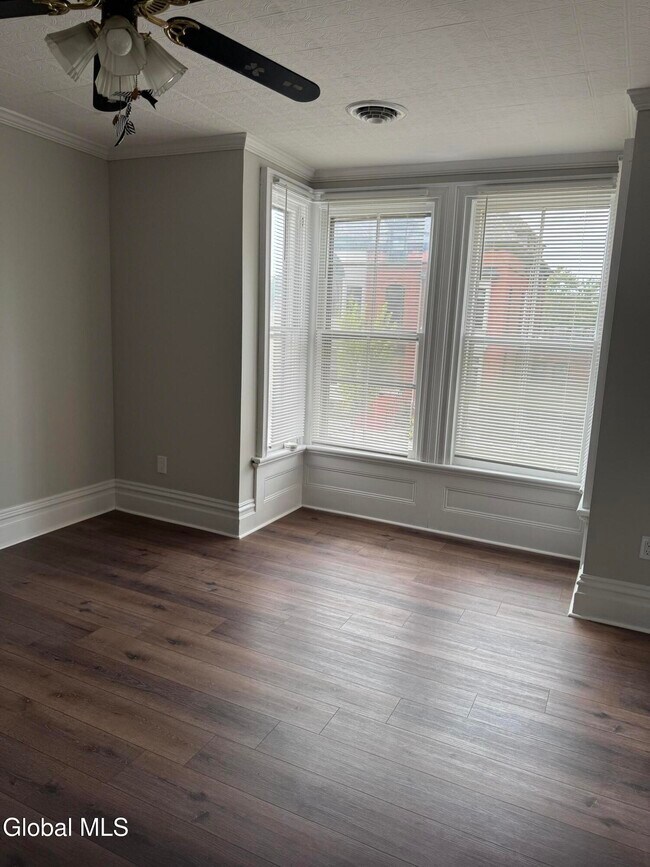 Foto del edificio - 528 4th Ave