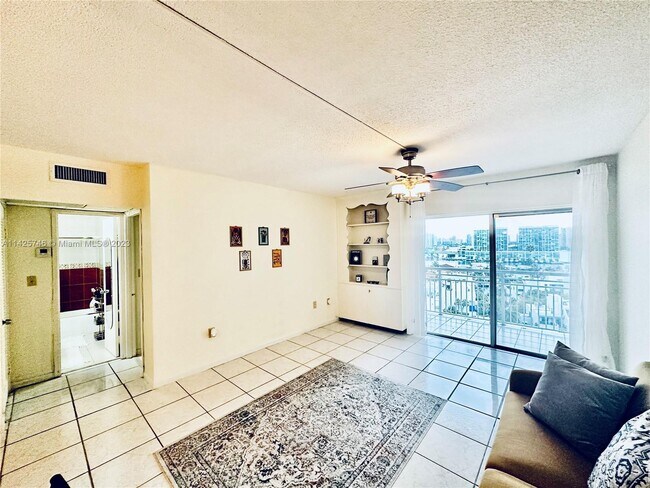 Foto del edificio - 400 Kings Point Dr