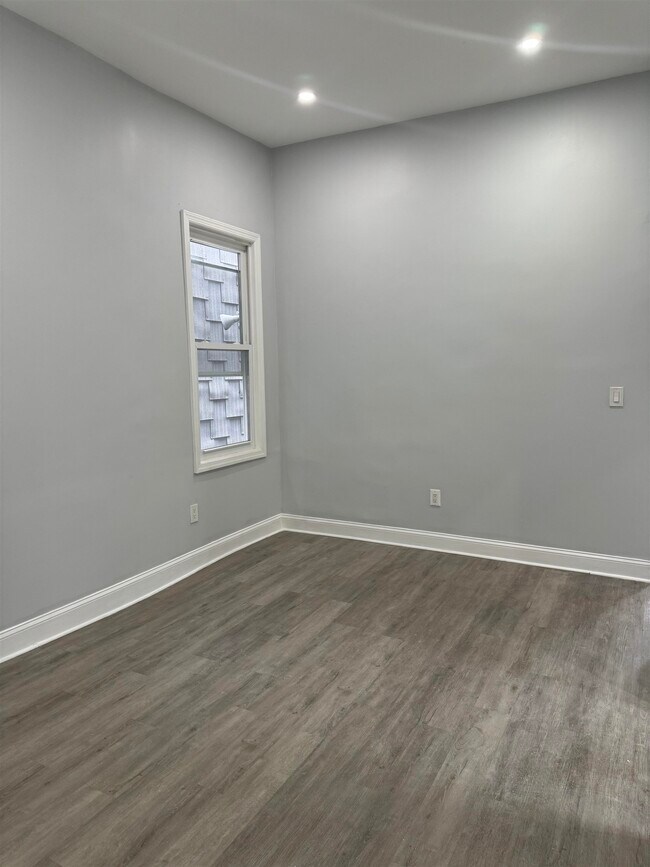 Building Photo - 1515 Kerrigan Ave