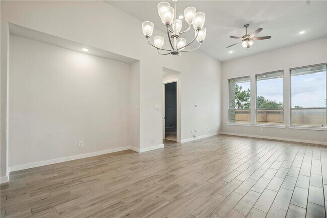 Foto del edificio - 7310 Camden Crestwood Way