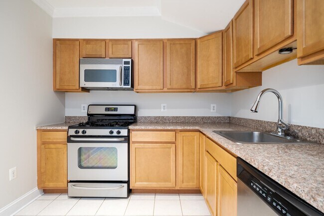 Building Photo - 218 Jackson St