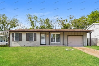 Building Photo - 5031 Tulip Tree Ln