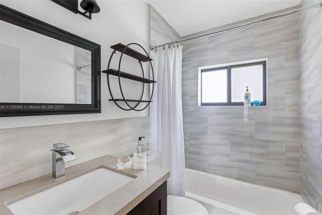 Foto del edificio - 2349 NE 173rd St