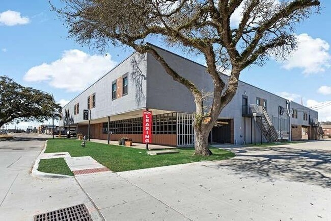 Foto del edificio - 612 E Texas Ave