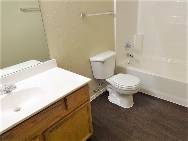 Foto del edificio - 210 Trees Dr